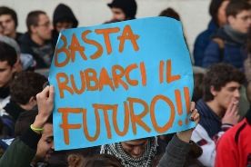 basta rubarci il futuro