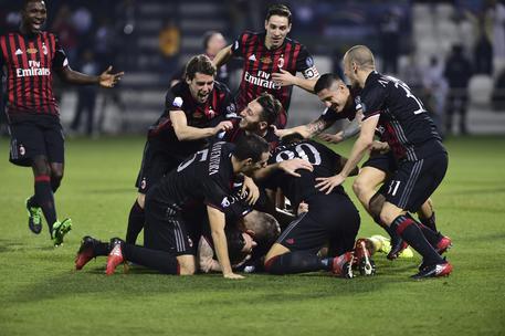AC Milan players celebrate after winning the the Italian Super Cup soccer match between Juventus and AC Milan, at the Al Sadd Sports Club in Doha, Qatar, Friday, Dec. 23, 2016. (ANSA/AP Photo/Alexandra Panagiotidou) [CopyrightNotice: Copyright 2016 The Associated Press. All rights reserved.]