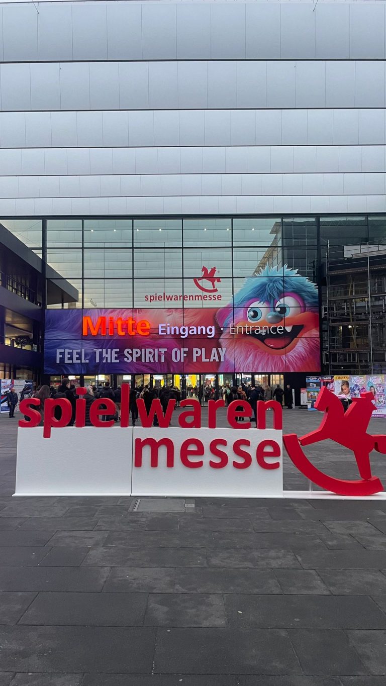 spielwarenmesse (verticale)