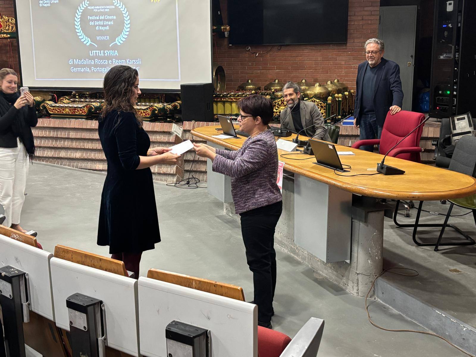 Festival del Cinema dei Diritti Umani di Napoli, l’Ambasciata di Svizzera premia “Little Syria”. Ora arrivano Sahrawi, Curdi e Palestinesi