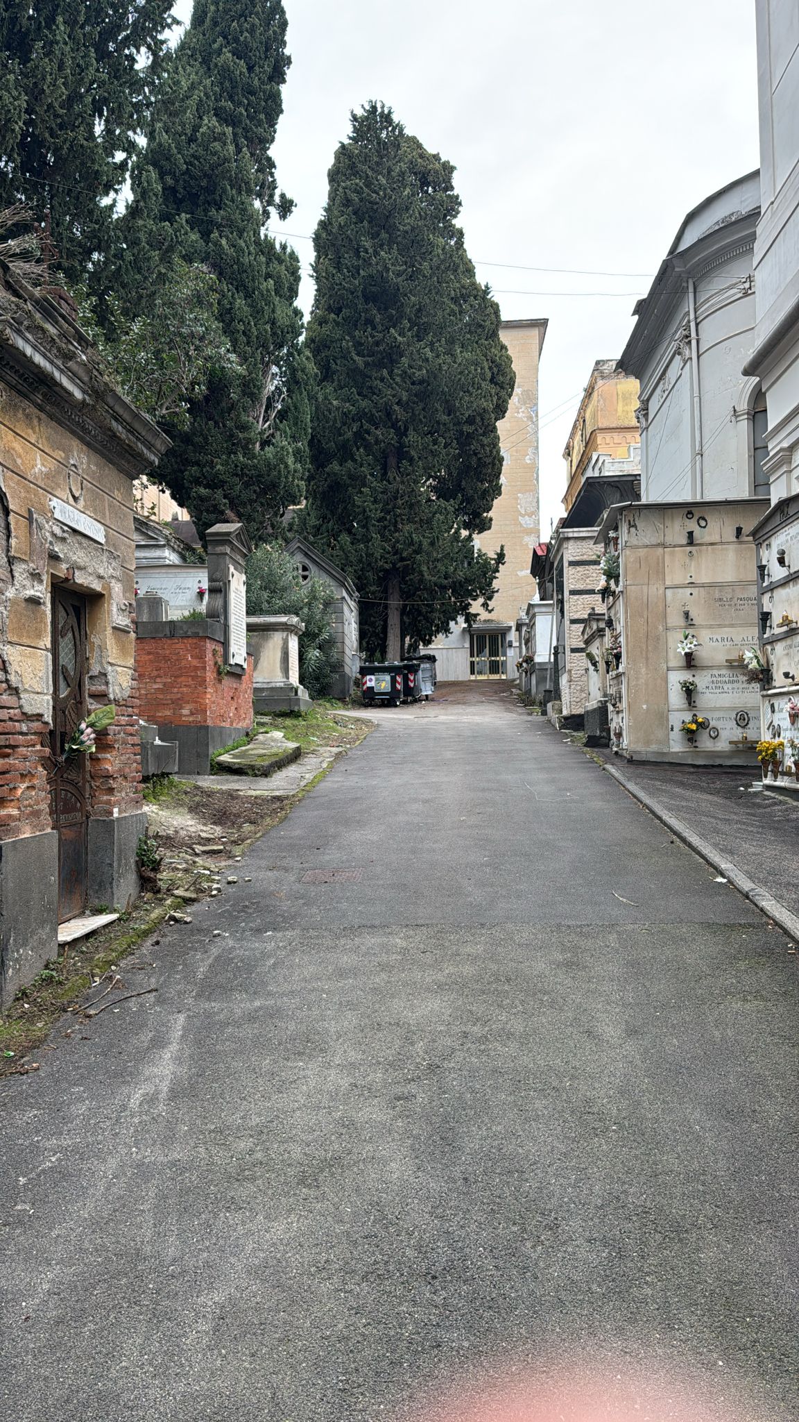 Napoli, il Comune ‘sfratta i morti’ del caso della compravendita illegale