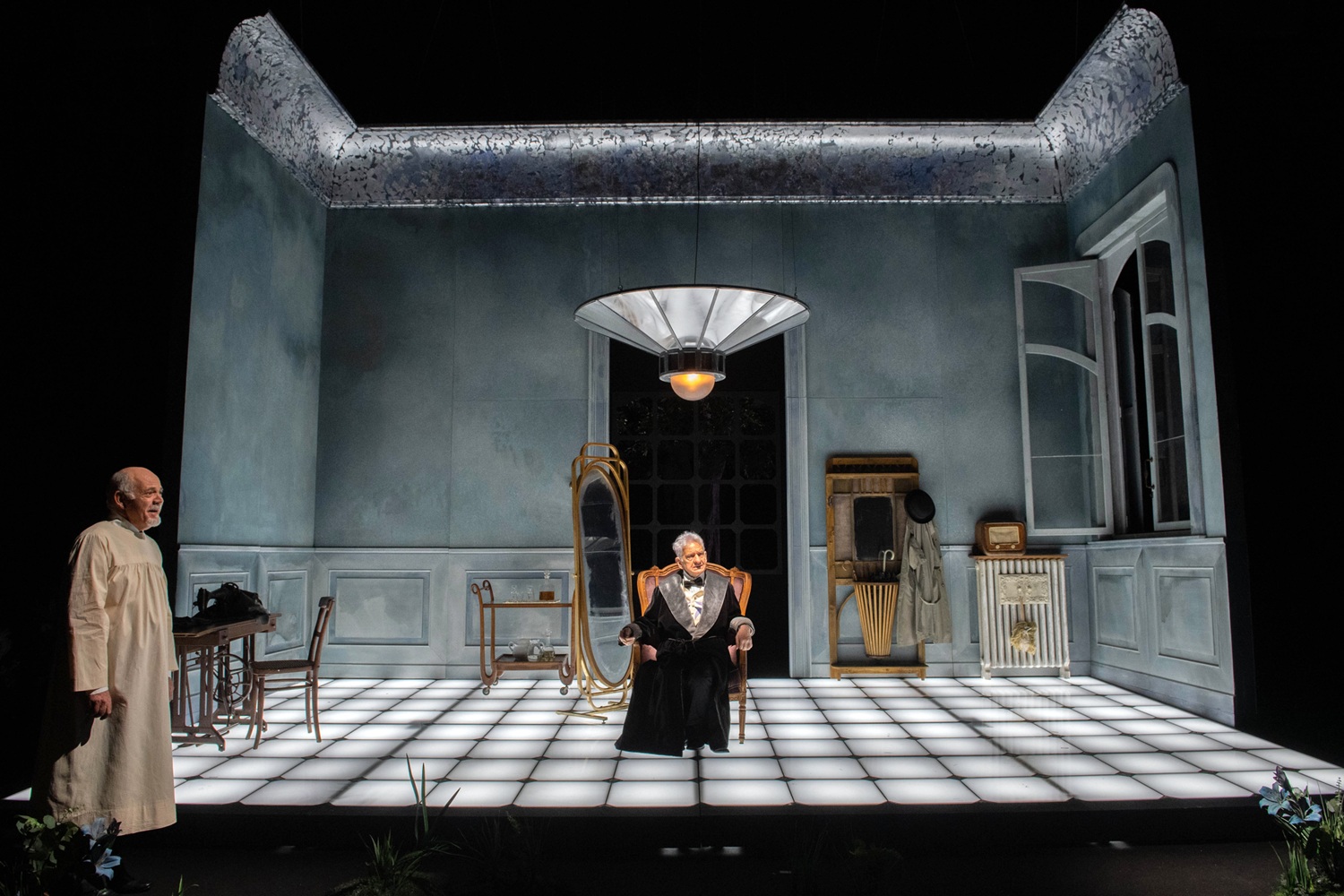  “La rigenerazione” di Svevo: in scena al Bellini il bel Teatro d’altri tempi, nella moderna edizione di Valerio Santoro