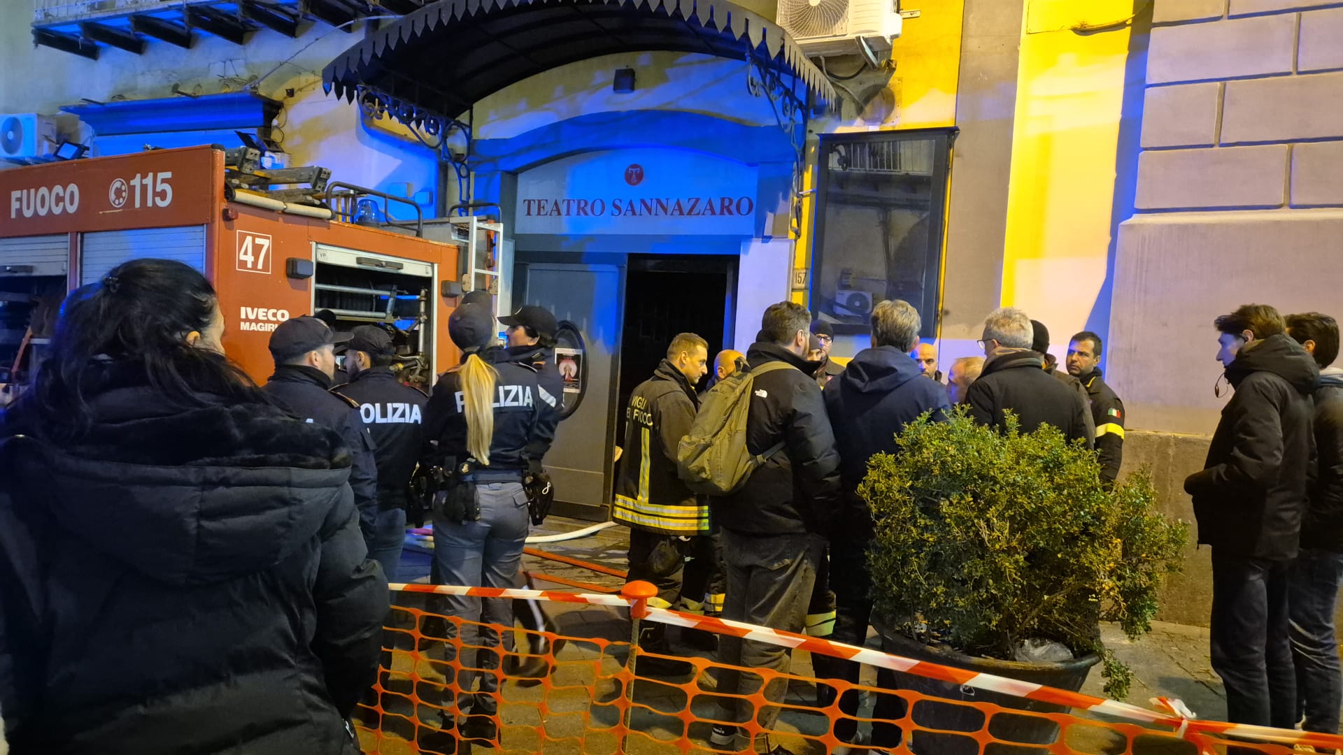 Teatro Sannazaro: dagli artisti “Rialziamo presto il sipario”