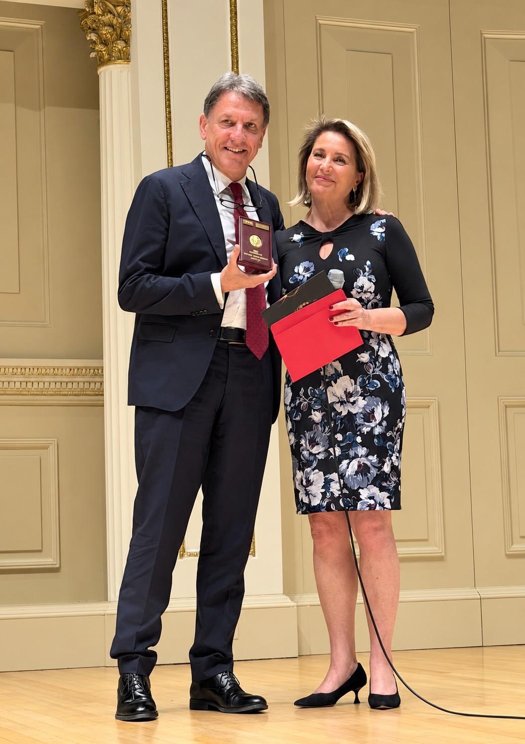 Napoli conquista la Carnegie Hall: il Rettore della Federico II Andrea Mazzucchi ha ricevuto l’Italian Reputation Award 2026